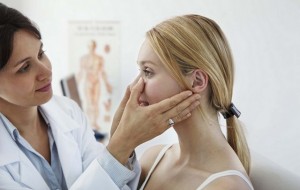 Visitar o dermatologista faz toda a diferença quando o assunto é beleza e saúde da pele. O profissional avaliará as reais condições da pele e indicará formulações e cosméticos adequados à necessidade / GB Imagem