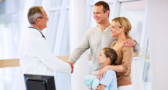 family_doctor_and_patients_in_office